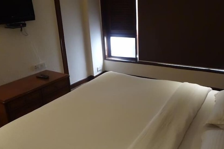 Room 8 of 43