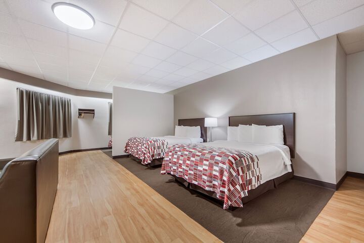 Deluxe Queen Bed (8 of 24)