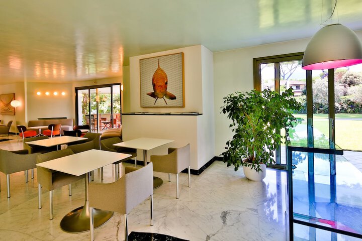 Hotel 2 of 79