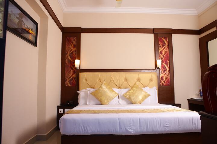 Room 3 of 10