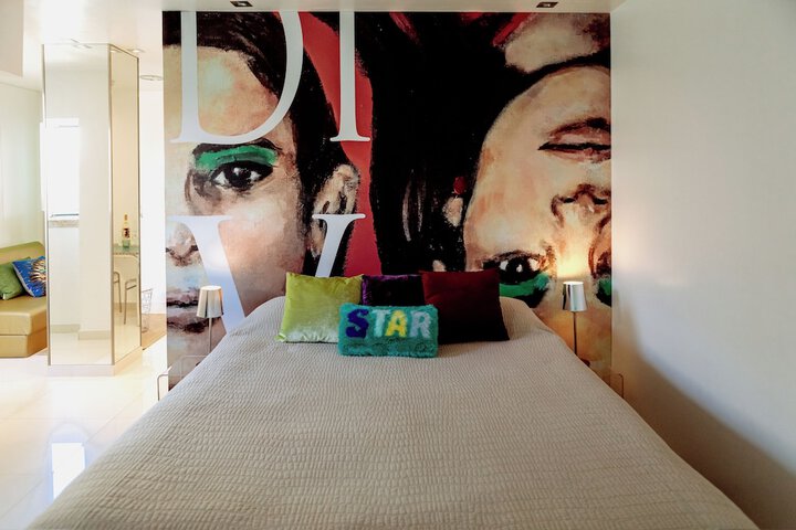 Room 43 of 100