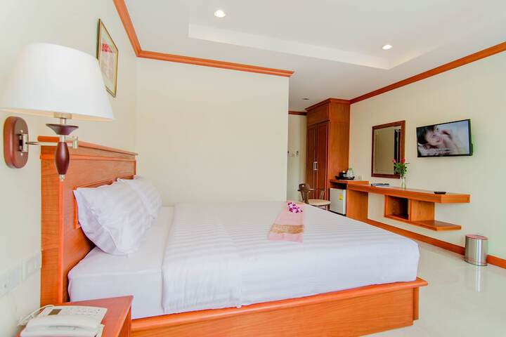 Room 5 of 152