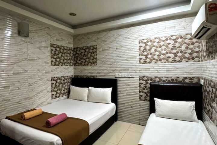 Room 6 of 14