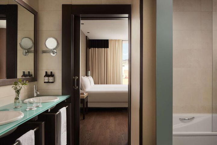 Room 13 of 30