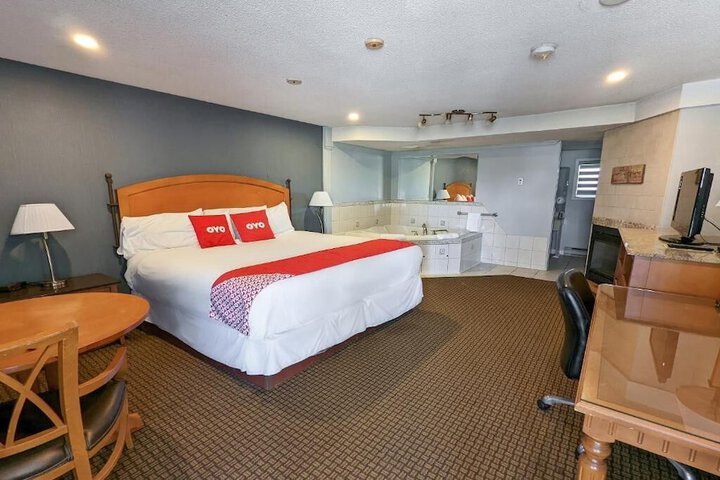 1 King Bed (8 of 8)