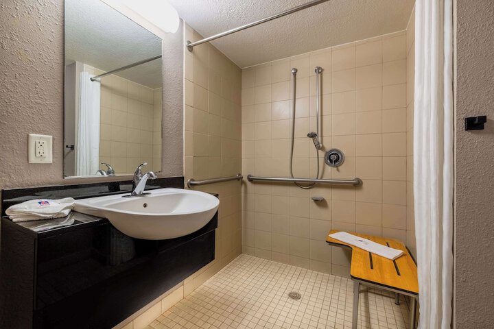 Room 16 of 25