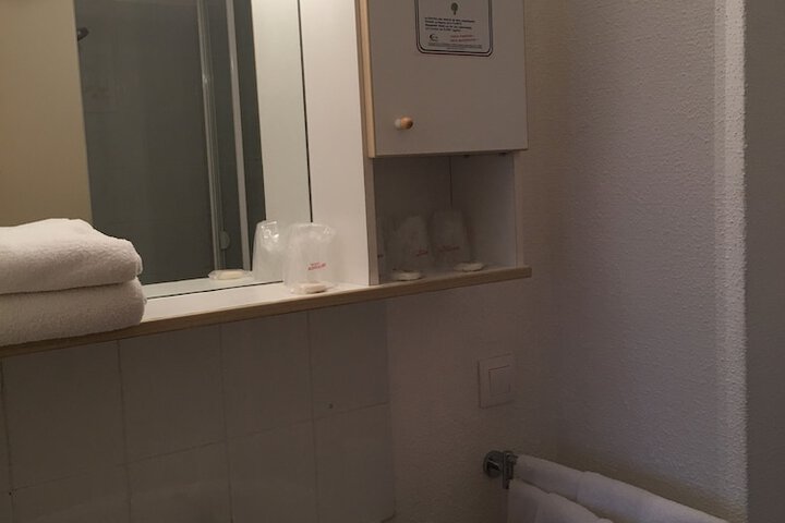 Room 18 of 33