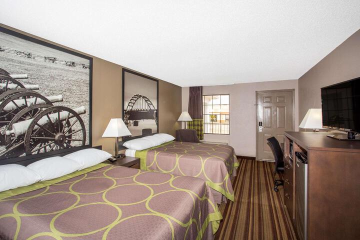 1 Queen Bed Accessible Room (3 of 5)