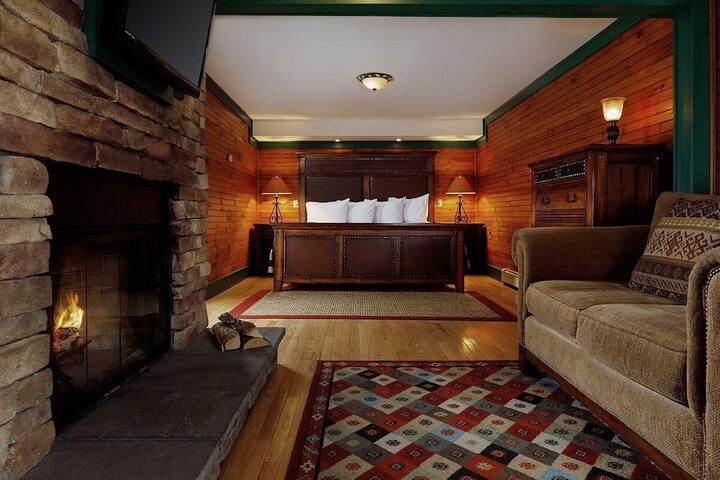 Room 13 of 76