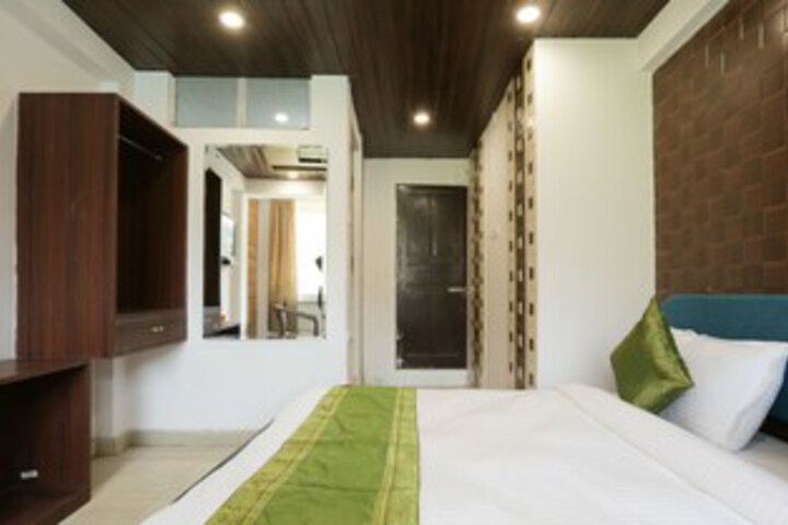 Room 34 of 52