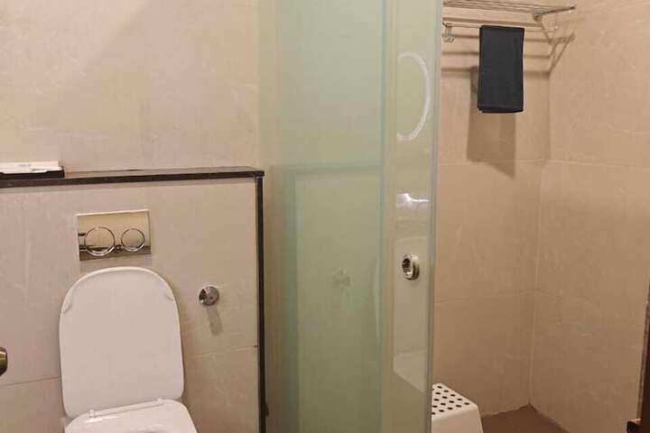 Room 10 of 17
