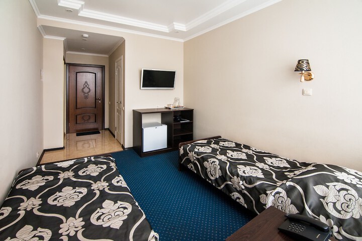 Room 9 of 32