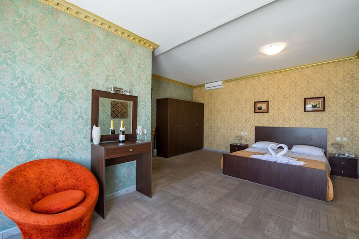 Room 6 of 40