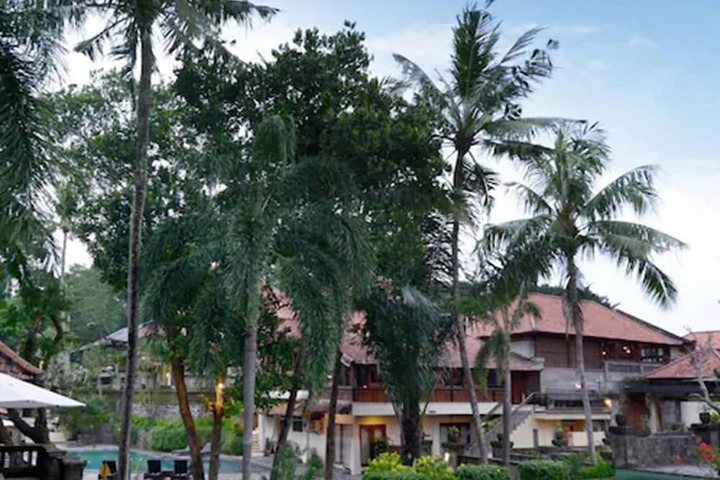 Hotel Pool