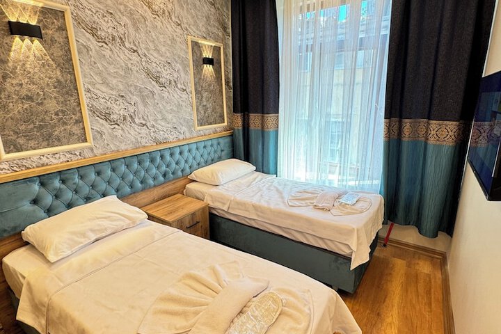 Room 33 of 72