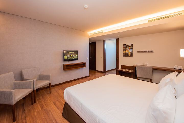 Room 21 of 83