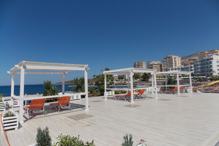 Sundeck 49 of 55