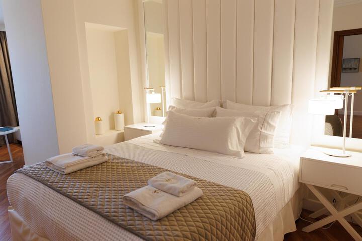 Room 9 of 80