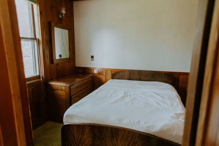 Room 8 of 132