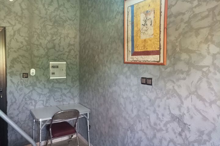 Room 6 of 17