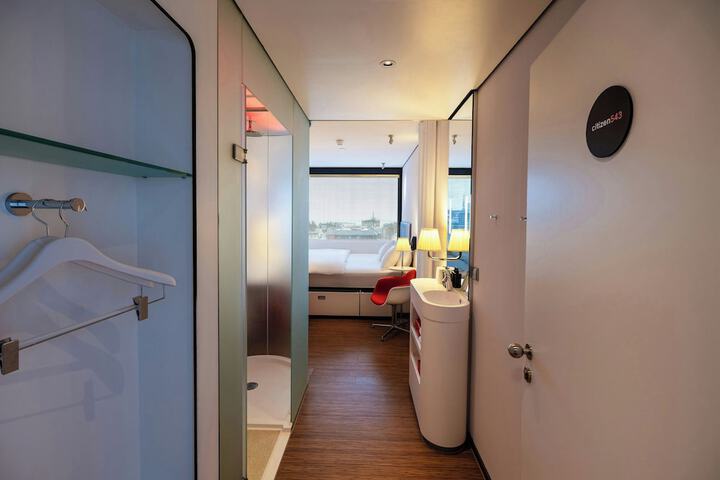Room 25 of 60