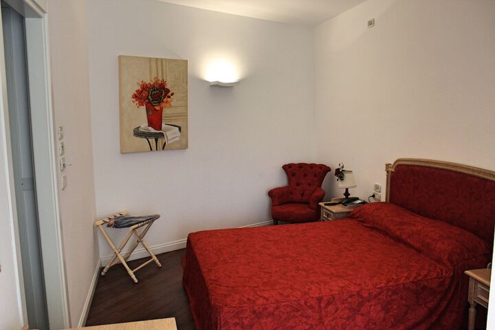 Room 9 of 28