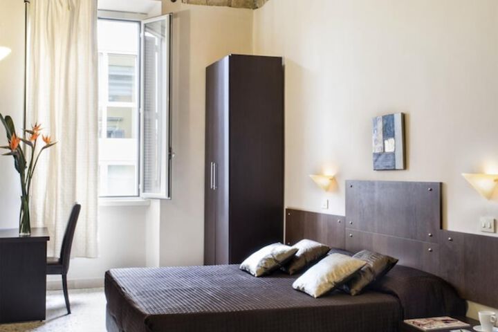 Room 14 of 38