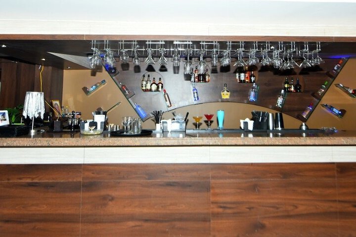 Lounge 63 of 73