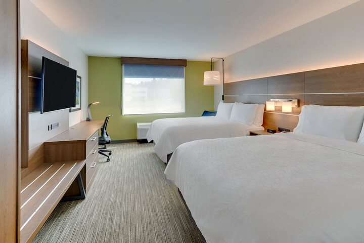 2 Queen Beds (10 of 23)