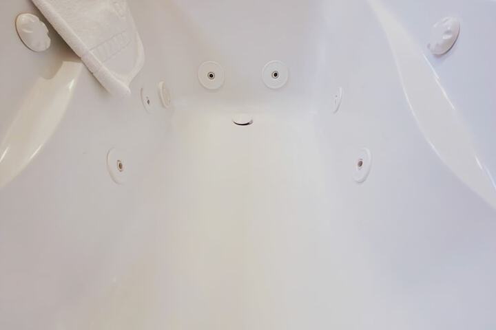 Jetted tub