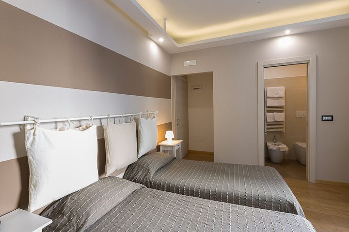 Room 15 of 38