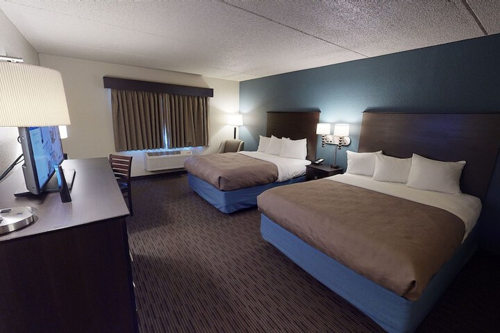 2 Queen Beds (16 of 22)