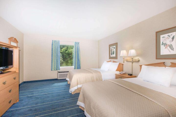 1 King Bed (3 of 16)
