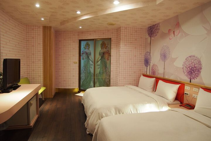 Room 6 of 45