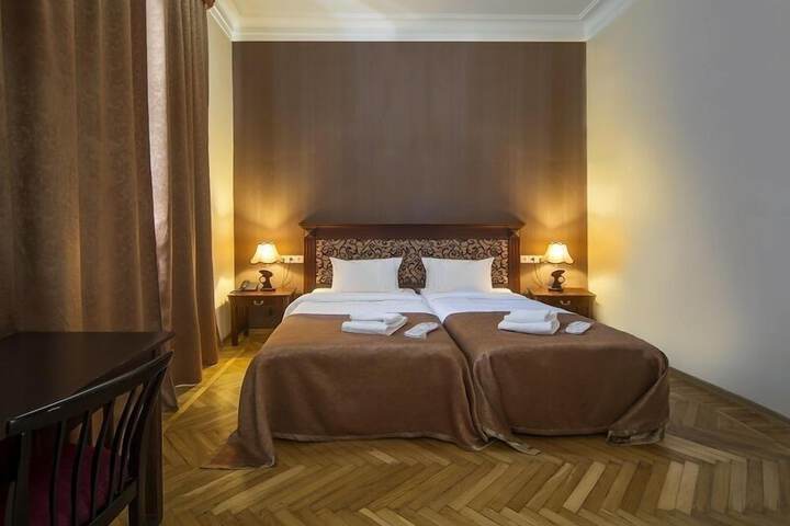 Room 2 of 43