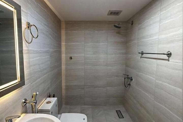 Room 2 of 18