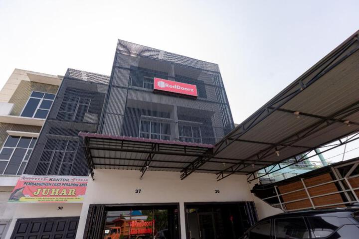 RedDoorz at Simpang Pemda Medan
