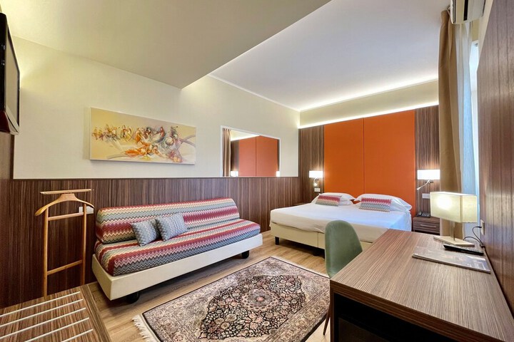 Room 13 of 74