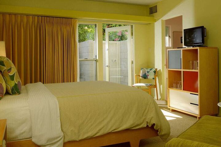 Room 14 of 25