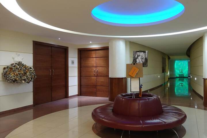 Business Center 38 of 40