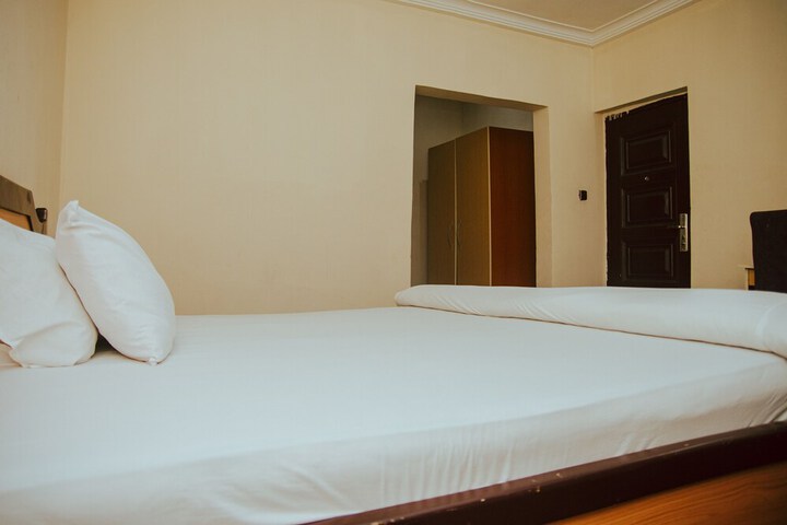 Room 18 of 27
