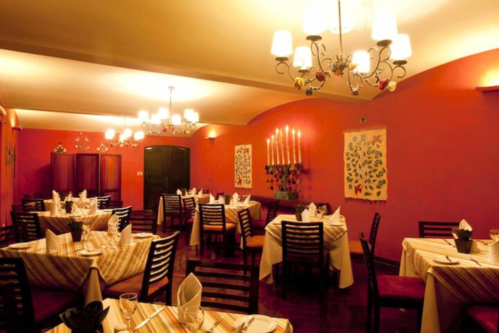 Dining 37 of 56