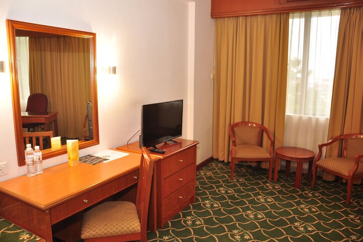 Room 2 of 94