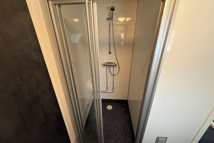 Room 69 of 108