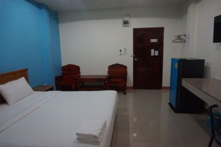 Room 12 of 18
