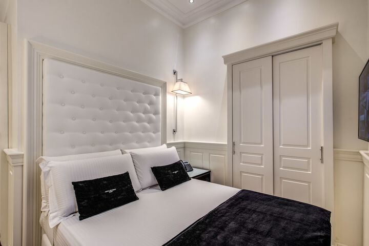 Room 4 of 48