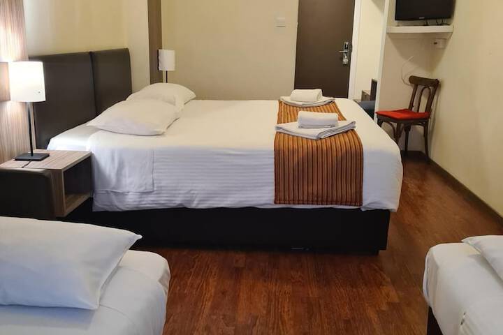 Room 6 of 43