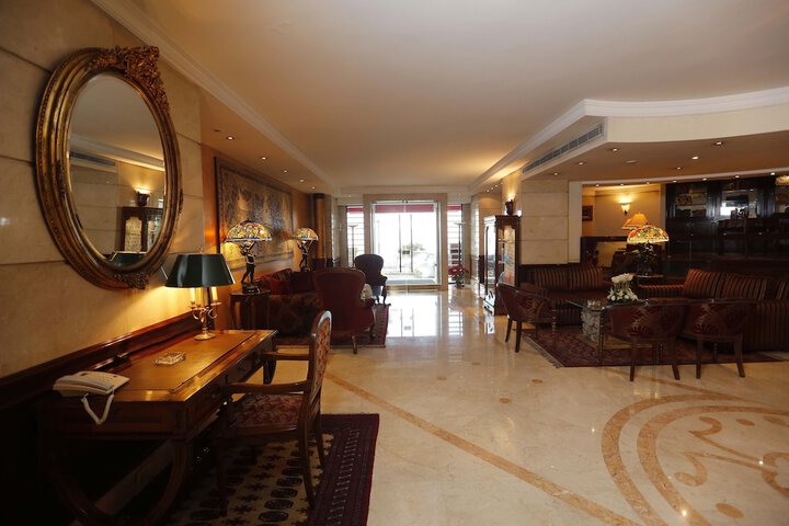 Ballroom/Hall 73 of 81