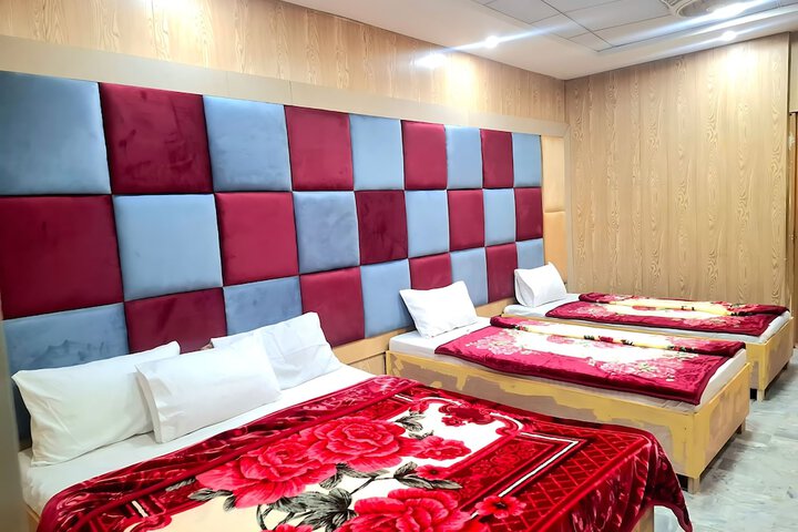 Room 13 of 19