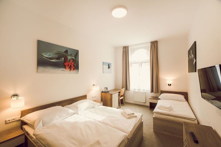 Room 10 of 26